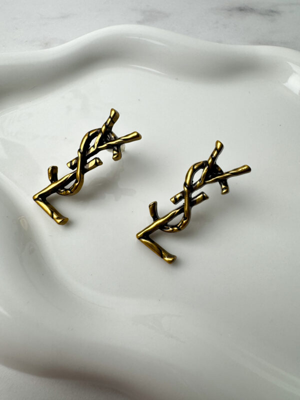 Aretes YL