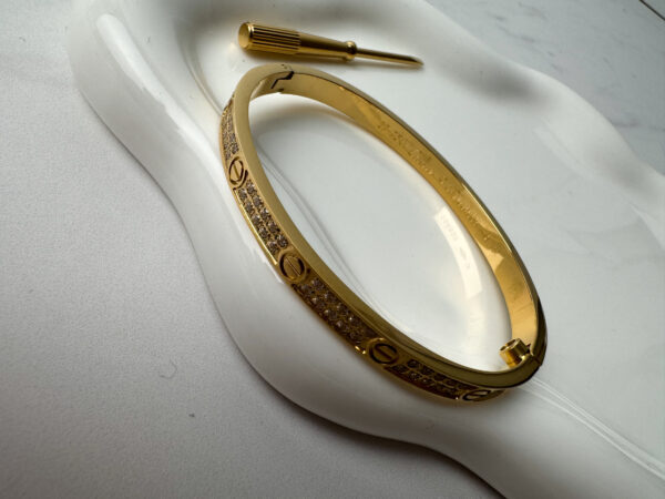 Love con Zirconias